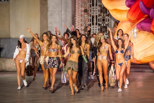 Colombiamoda 2025 Kicks Off its City Circuit with a Runway Show at Plaza Botero, Icon of Art and Culture in Medellín